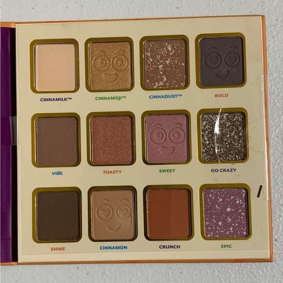 Taste Beauty x Cinnamon Toast Crunch Eyeshadow Palette & Cosmetic Brush Set-New - Picture 2 of 9